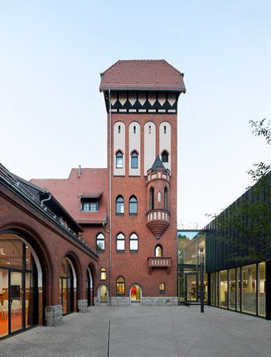 BAF-Innenhof-und-Turm.jpg