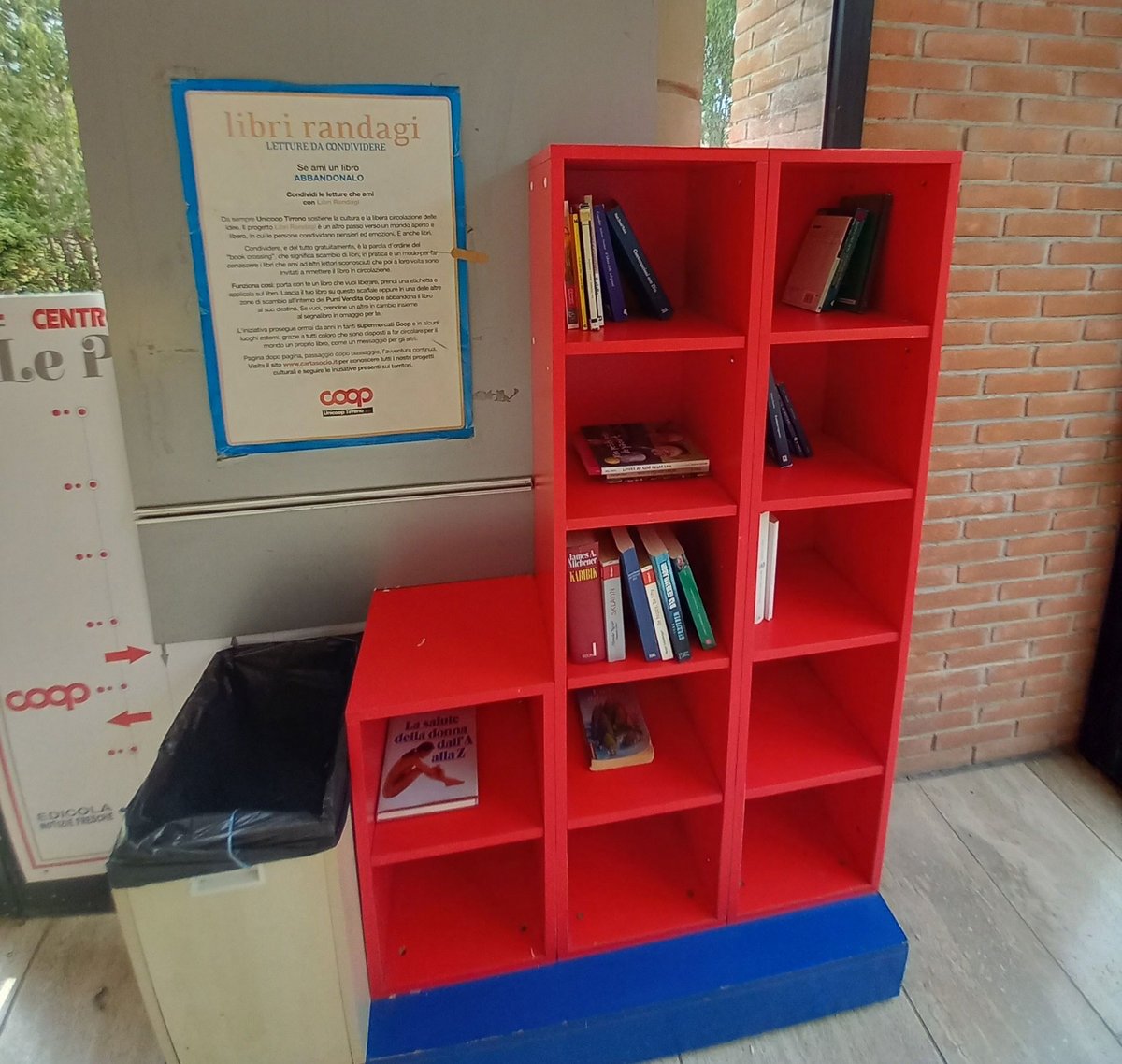 Öffentliches Bücherregal, Italien
