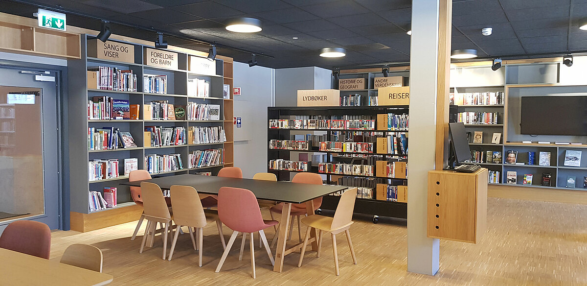 Blick in die Bibliothek von Longyearbyen. Foto: Stadtbibliothek Nürnberg.