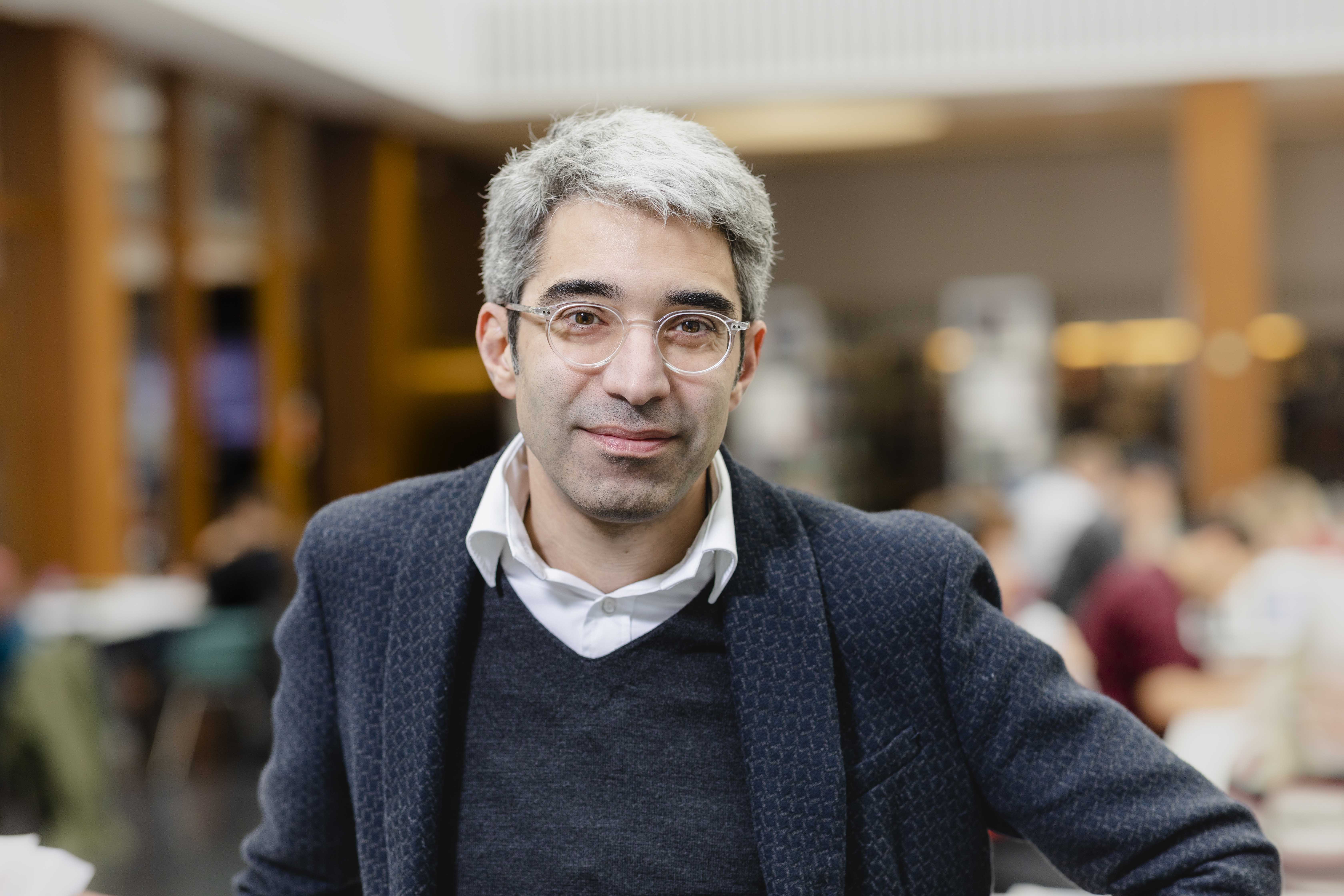 Jonas Fansa tritt im Juni 2025 die Nachfolge von Volker Heller als Generaldirektor der Zentral- und Landesbibliothek Berlin an. Foto: ZLB | Moritz Haase